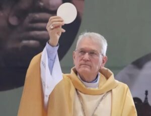 Arcebispo de Manaus dom Leonardo Steiner toma posse de igreja em Roma