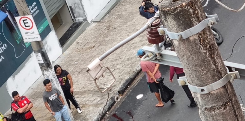 Chocante: suposto assaltante leva a maior ‘surra da vida’ após arrombar loja no Centro de Manaus; veja vídeo
