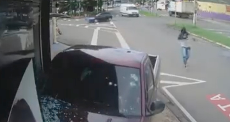 Homem é executado com tiros de fuz1l no meio da rua em São Paulo; veja vídeo