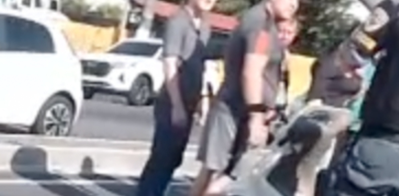 A caminho do trabalho, motociclista fica ferida após sofrer acidente na Av. Constantino Nery; veja vídeo