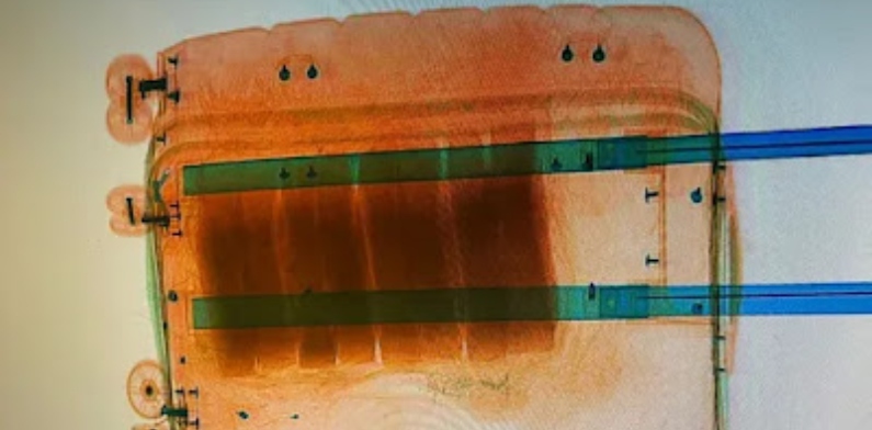 Duas mulheres são presas com mais de 14kg de ‘Skunk’ escondidos em malas no Aeroporto Eduardo Gomes