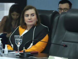 Conselheira do TCE-AM Yara Lins suspende contrato de R$17,2 milhões da Seduc por indícios de irregularidades