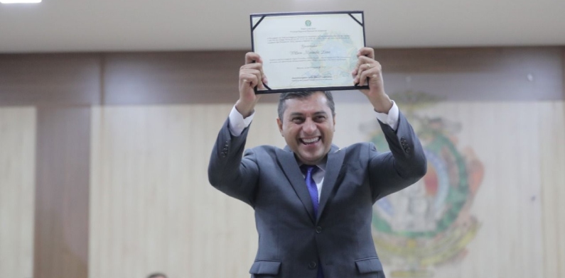 “Dialogando, pretendo conduzir os próximos anos da administração”, destaca Wilson Lima ao ser diplomado pelo TRE