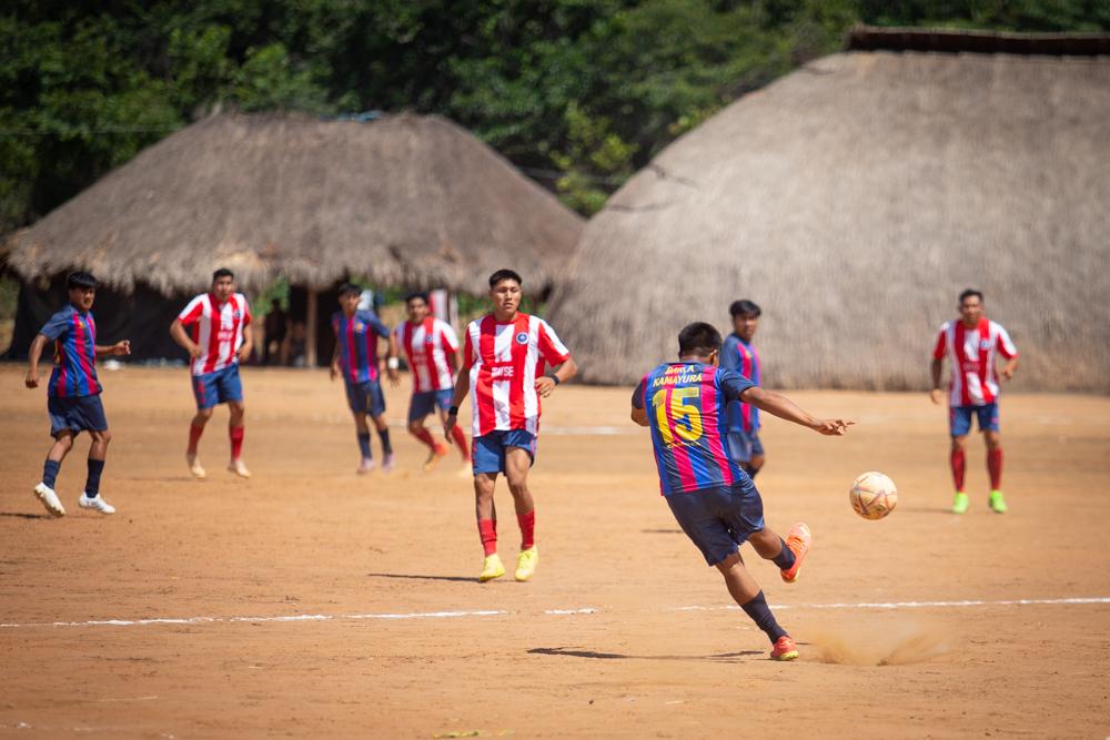 Canoagem, futebol e arco e flecha: indígenas competem nos Jogos do Xingu