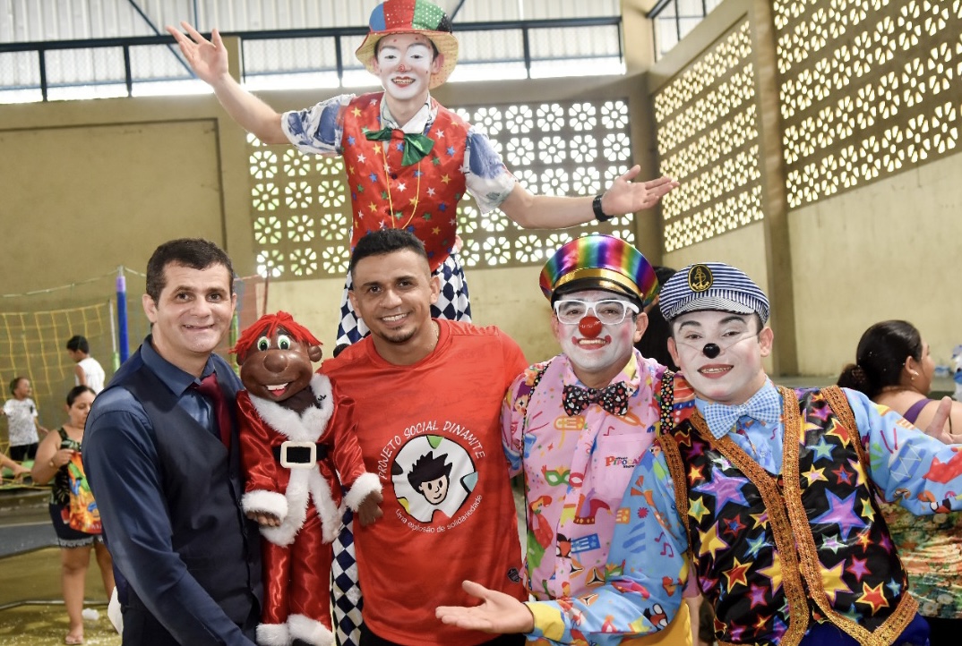 Ação Social ‘Explosão de Natal’ leva a magia da data para crianças da Zona Sul de Manaus