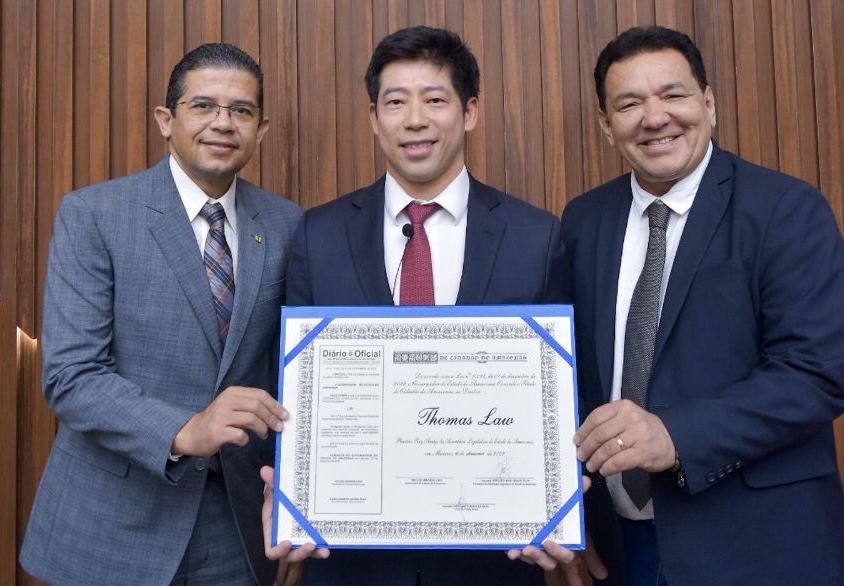 Deputado João Luiz entrega Título de Cidadão do Amazonas ao Dr. Thomas Law na Aleam