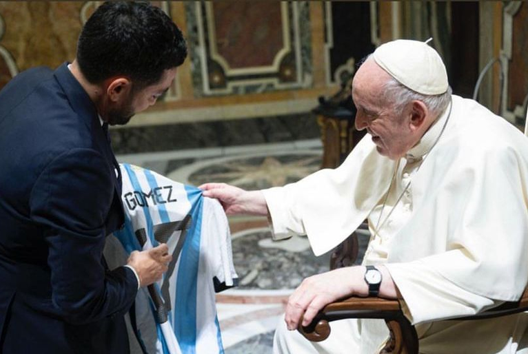 Papa abençoa camisa da Argentina às vésperas da final da Copa do Mundo