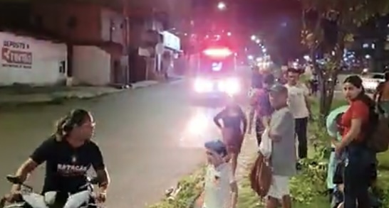 Urgente: idosa e cachorrinho são atropelados por motoqueiro bêbado na Zona Leste de Manaus