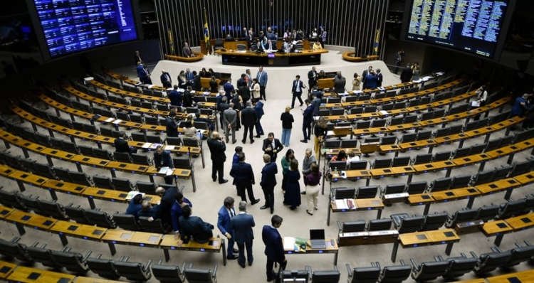 “PEC do Rombo” é aprovada com R$ 168 bilhões fora do teto: saiba quais políticos votaram a favor
