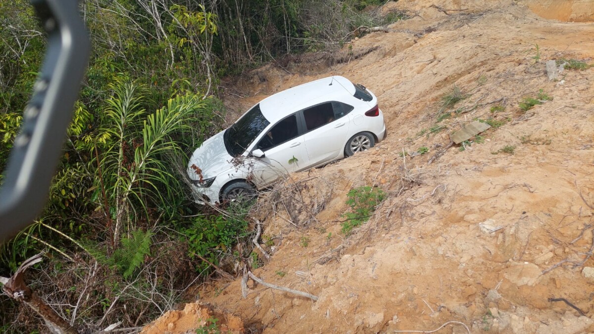 Urgente: três corp0s são encontrados com sinais de tortur4 dentro de carro em Manaus; veja imagens