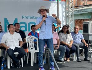 Prefeito David Almeida entrega CRAS reformado no bairro Alfredo Nascimento