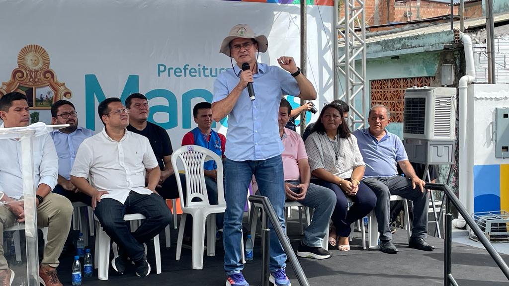 Prefeito David Almeida entrega Centro de Assistência Social reformado no bairro Alfredo Nascimento