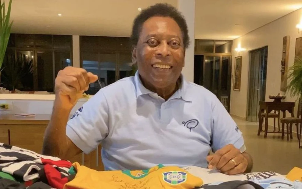 Filha mostra Pelé no hospital e afasta boatos de morte: ‘Na luta e na fé’