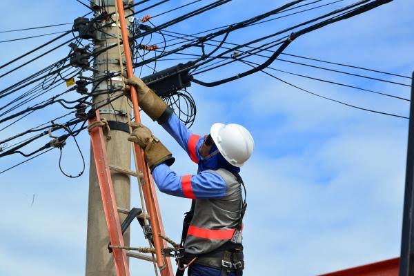 Moradores de Manaus podem ser prejudicados por falta de energia em alguns bairros nesta segunda-feira (26); confira