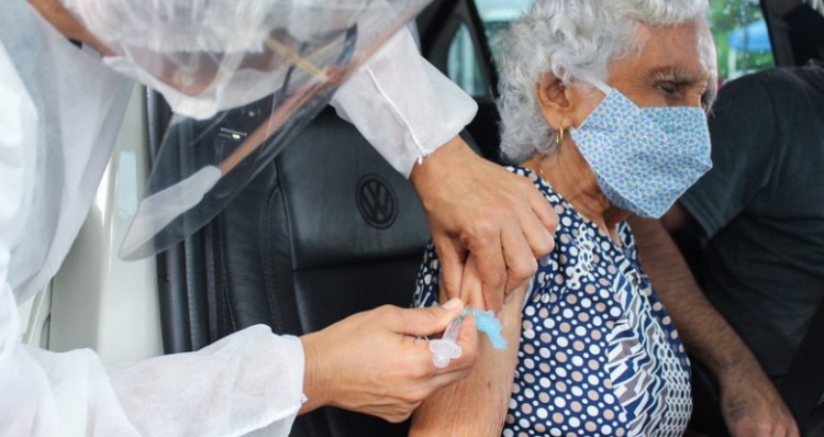 Manaus ultrapassa 1 milhão de 3ª doses aplicadas contra a Covid-19