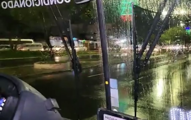 Urgente: passageiras vivem momentos de terror nas mãos de criminos0s em ônibus na Max Teixeira