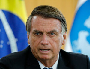 Bolsonaro desmente esquerda e garante que não vai viajar aos EUA nem fazer reunião de despedida