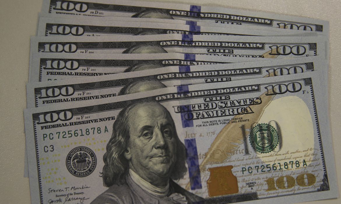 Dólar tem queda de 0,63% e bolsa registra alta