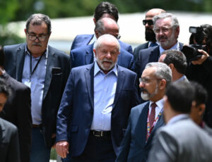 MDB, PSD e União Brasil disputam ministérios restantes anunciados por Lula