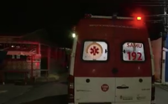 Urgente: assaltante é espanc4do a pauladas por populares no Santa Etelvina