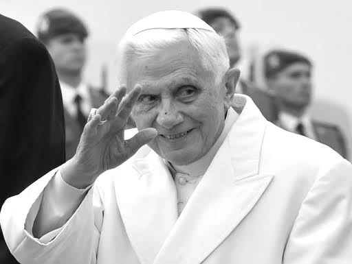 Papa emérito Bento XVI morre aos 95 anos