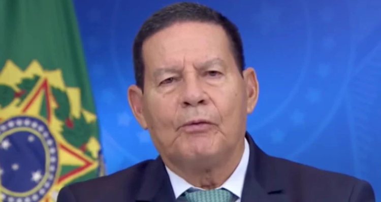 “Brasil muda de governo, mas não de regime”, diz Mourão durante pronunciamento