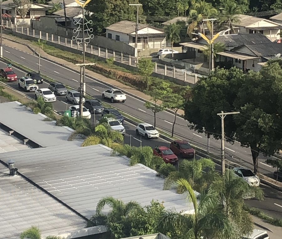 Manifestantes de Manaus fazem carreata em protesto contra Lula; veja vídeos