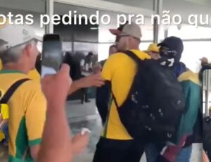 Patriotas denunciam 'black blocks' infiltrados durante ocupação em Brasília; veja vídeos