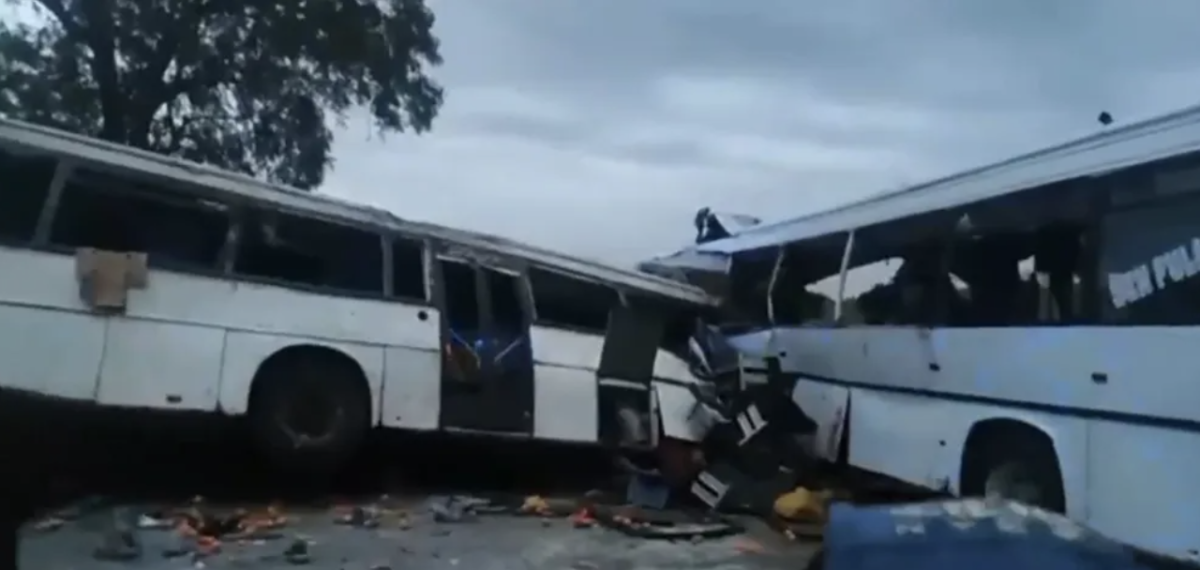 Grave: acidente entre ônibus deixa 40 m0rtos e dezenas de feridos; veja vídeo