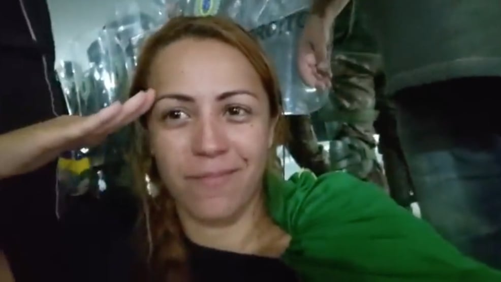 Petista infiltrada na baderna mostra sua verdadeira intensão: ”colapsar o sistema”