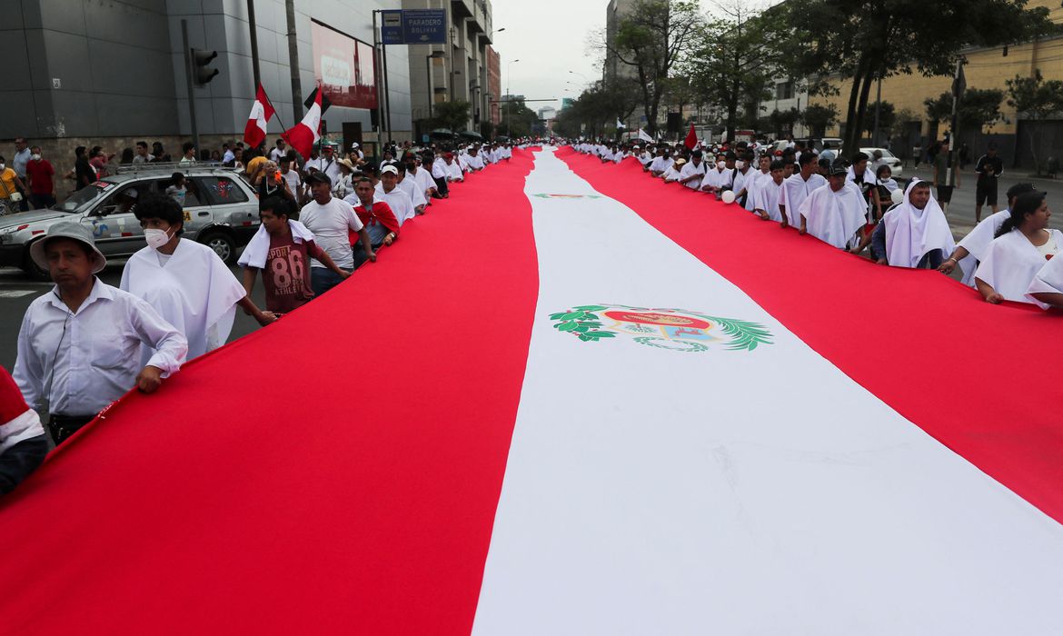 Peru lamenta número crescente de mortes de manifestantes 
