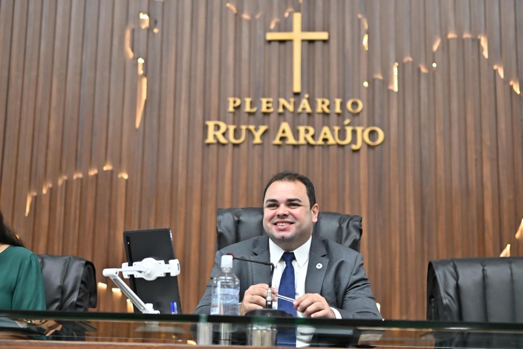 Lei de Roberto Cidade que regulamenta ‘direito de nome’ a espaços públicos é sancionada no AM
