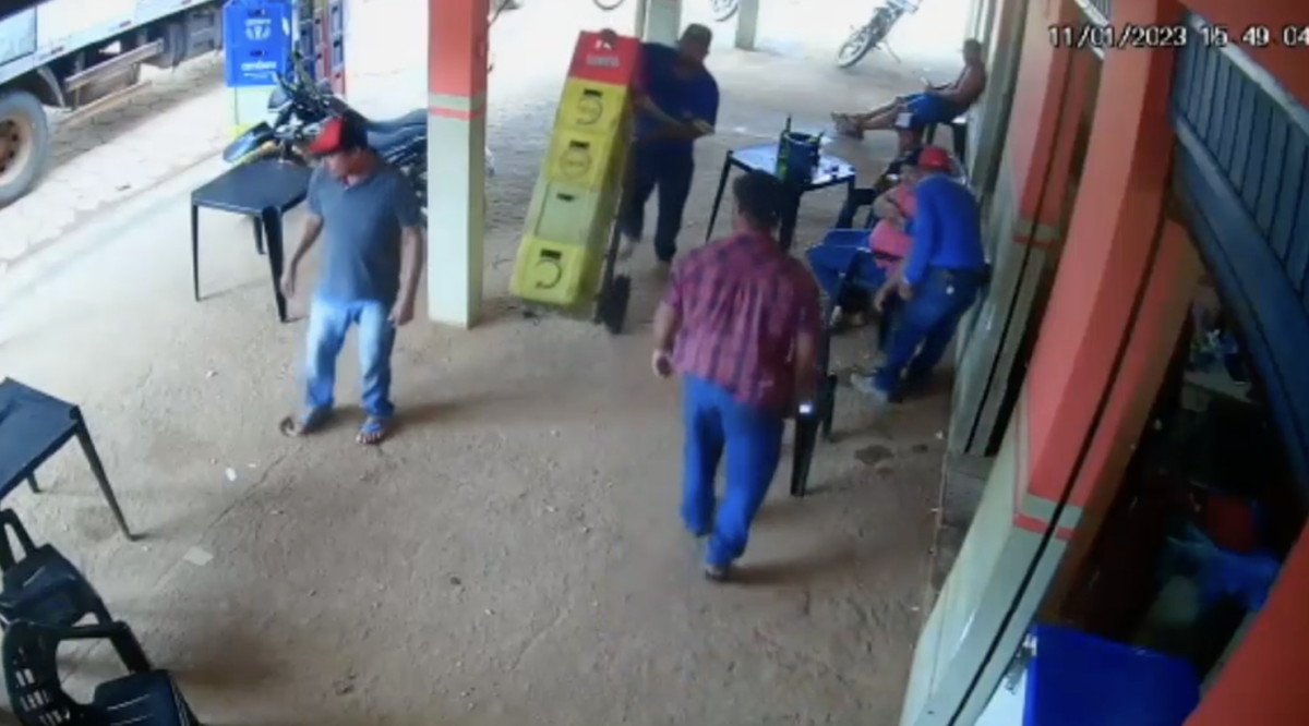 Brig4 de bar quase termina com homem na pedra do IML; veja vídeo