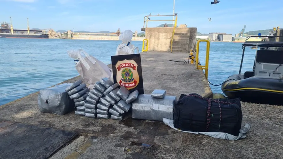 Marinha, Receita e PF apreendem 290 kg de cocaína no Porto de Santos