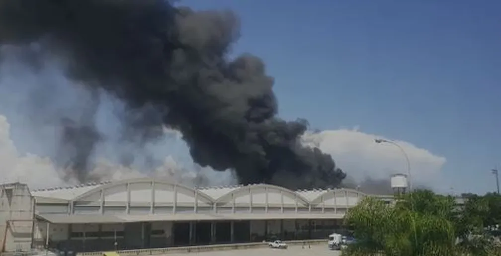 URGENTE: incêndio de grandes proporções  atinge Aeroporto Internacional do Rio de Janeiro; veja vídeo