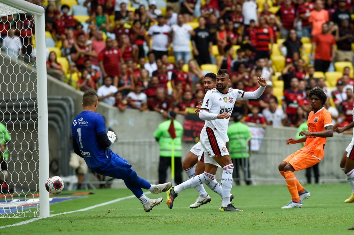 Flamengo atropela o Nova Iguaçu e vence no Carioca