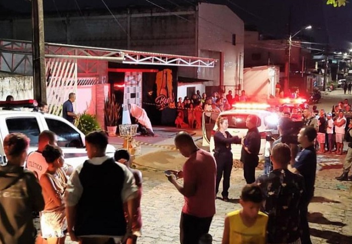 Veja momento em que servidor é assassinad0 com 29 tiros; imagens f0rtes