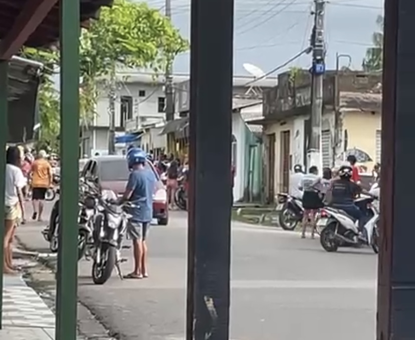Guerra no tráfico: homem é alvejado durante tirotei0 entre facções em Parintins; veja vídeo