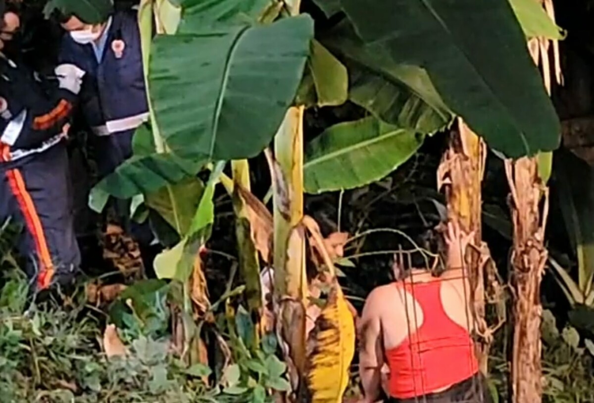 Urgente: jovem é baleado e ag0niza até a mort3 nos braços da namorada no Novo Israel; imagens fortes