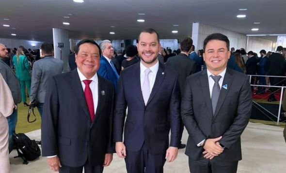 Keitton Pinheiro, prefeito de Coari, prestigia sessão de posse dos deputados federais em Brasília