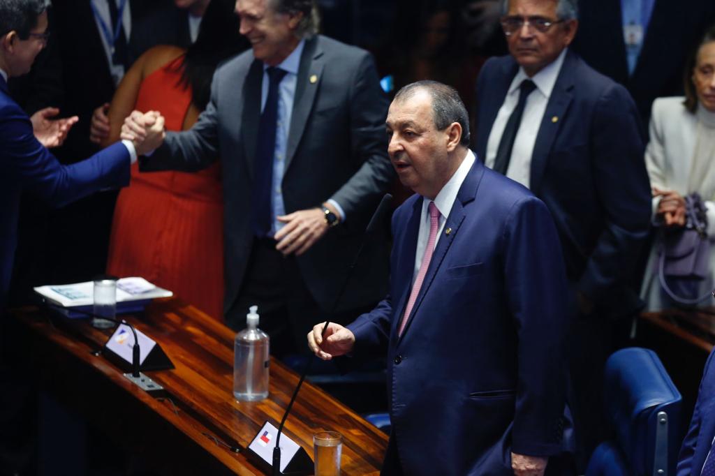 Senador Omar Aziz inicia novo mandato e reforça compromisso em defesa dos ribeirinhos e indígenas do Amazonas
