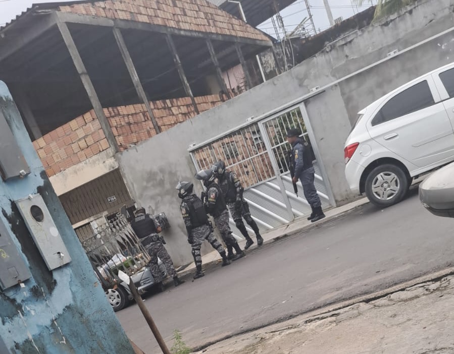 Urgente: família é feita refém e vive momentos de terr0r nas mãos de criminos0s em Manaus; veja vídeos