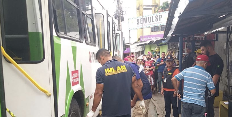 Urgente: idoso m0rre após ser atropelad0 por ônibus na Compensa; imagens fortes