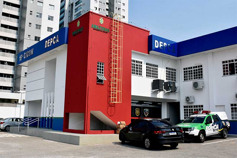 Preso professor de escola de futebol suspeito de aliciar menor com permissão da mãe