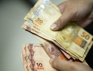 Salário mínimo deve ter novo reajuste no dia 1º maio