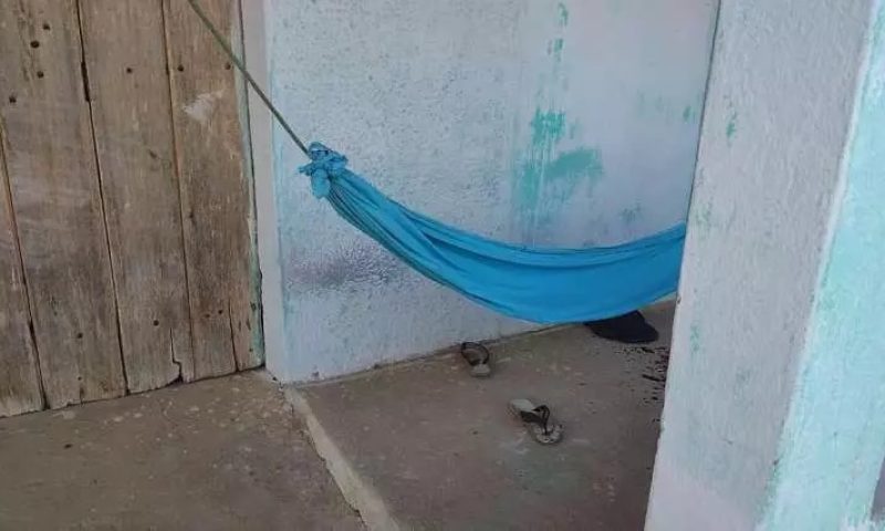 Neto esfaquei4 avô enquanto ele dormia em rede