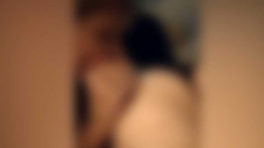 Bomba: vídeo mostra sogra de prefeito beijando e cheirando cocaína em cima de outra mulher; veja vídeo