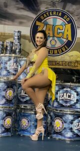 Suzana Simonet mostra preparação para o desfile da Tucuruvi: "Com lanche e sem dieta" 