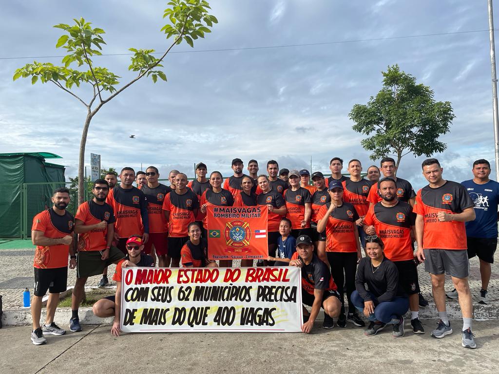 “Corridão dos aprovados”: Bombeiros realizam evento na Ponta Negra para pedir aumento nas vagas para a corporação