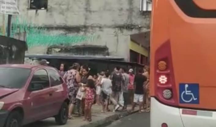 Urgente: homem com sinais de tortur4 é jogado de carro e executad0 na zona Leste de Manaus; veja vídeo